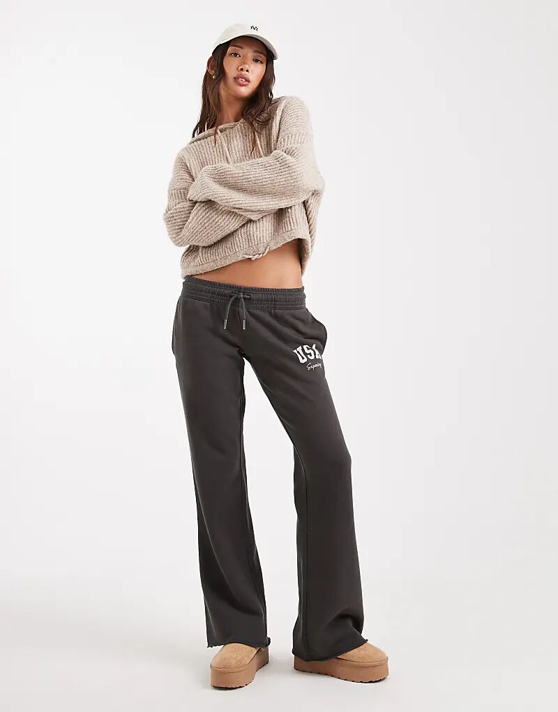 Расклешенные брюки-джоггеры Superdry Athletic essentials с низкой посадкой, цвет «уголь»
Расклешенные брюки-джоггеры Superdry Athletic essentials с низкой посадкой, цвет «уголь»