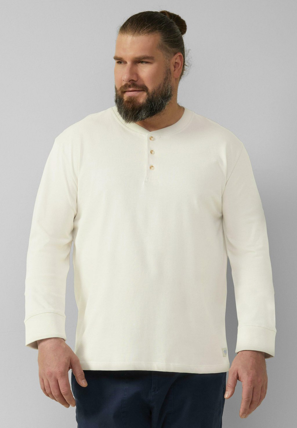 Лонгслив MIT HENLEYAUSSCHNITT UND WEB-DETAILS s.Oliver, кремовый
Лонгслив MIT HENLEYAUSSCHNITT UND WEB-DETAILS s.Oliver, кремовый