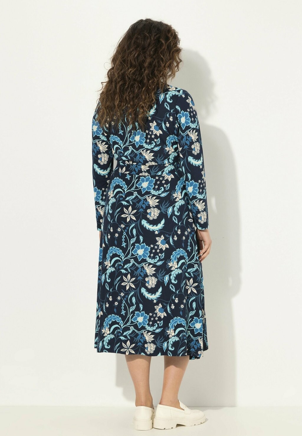 Платье из джерси FLORAL Ulla Popken, темно-синий
Платье из джерси FLORAL Ulla Popken, темно-синий