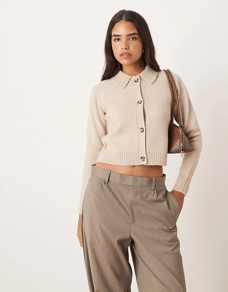 Потертый кардиган с воротником цвета овса
Потертый кардиган с воротником цвета овса