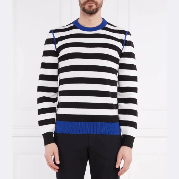 Свитер обычного кроя с подсолнухом Boss, черный
Свитер обычного кроя с подсолнухом Boss, черный