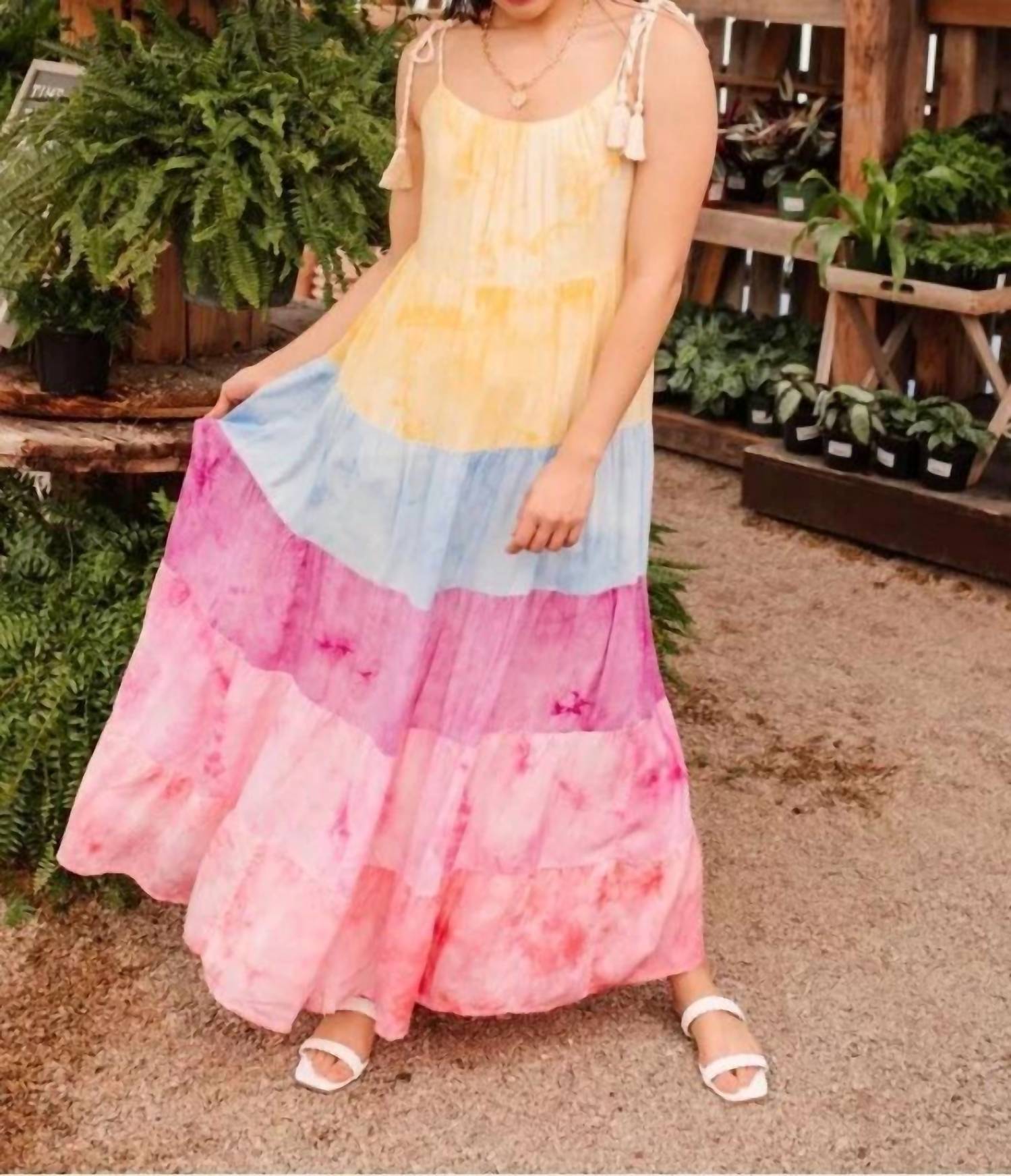 Многослойное платье макси в технике тай-дай с разноцветным узором White Birch, мультиколор
Многослойное платье макси в технике тай-дай с разноцветным узором White Birch, мультиколор