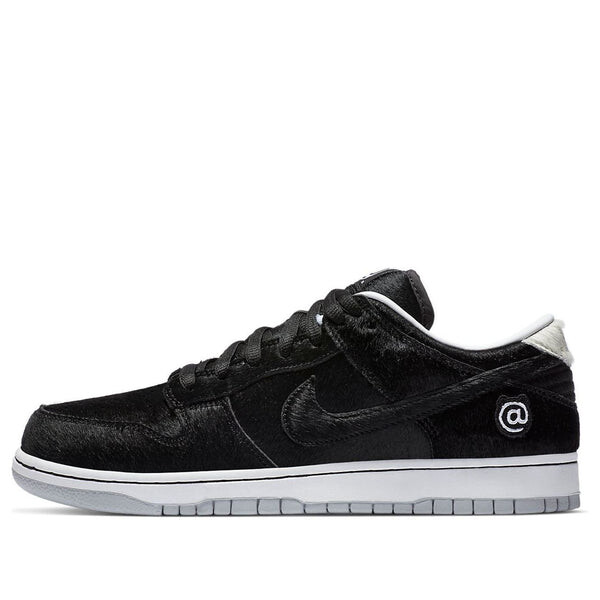 Кроссовки x medicom toy sb dunk low Nike, черный
Кроссовки x medicom toy sb dunk low Nike, черный