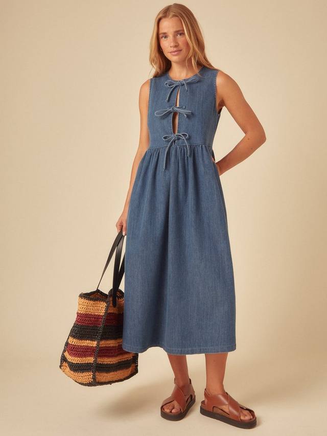 Платье Eden из чистого органического хлопка деним с завязкой спереди Nobody's Child, Denim
Платье Eden из чистого органического хлопка деним с завязкой спереди Nobody's Child, Denim