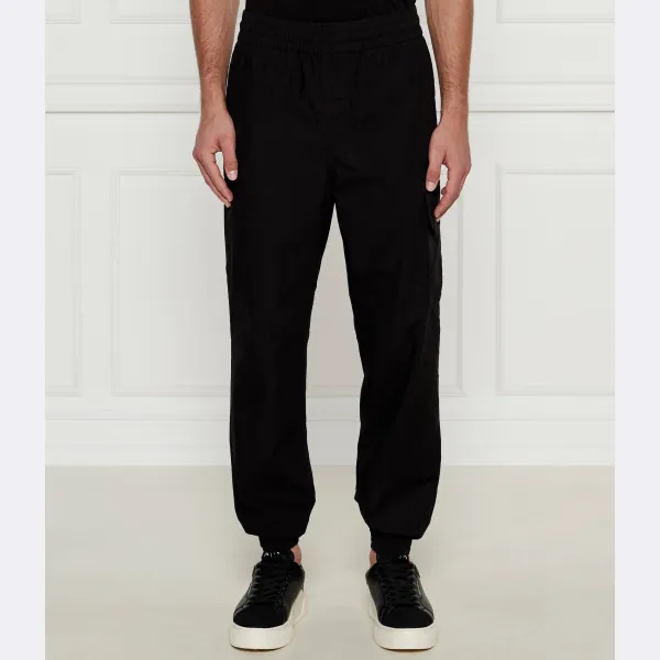 Брюки-Джоггеры стандартного кроя Calvin Klein, черный 
Брюки-Джоггеры стандартного кроя Calvin Klein, черный