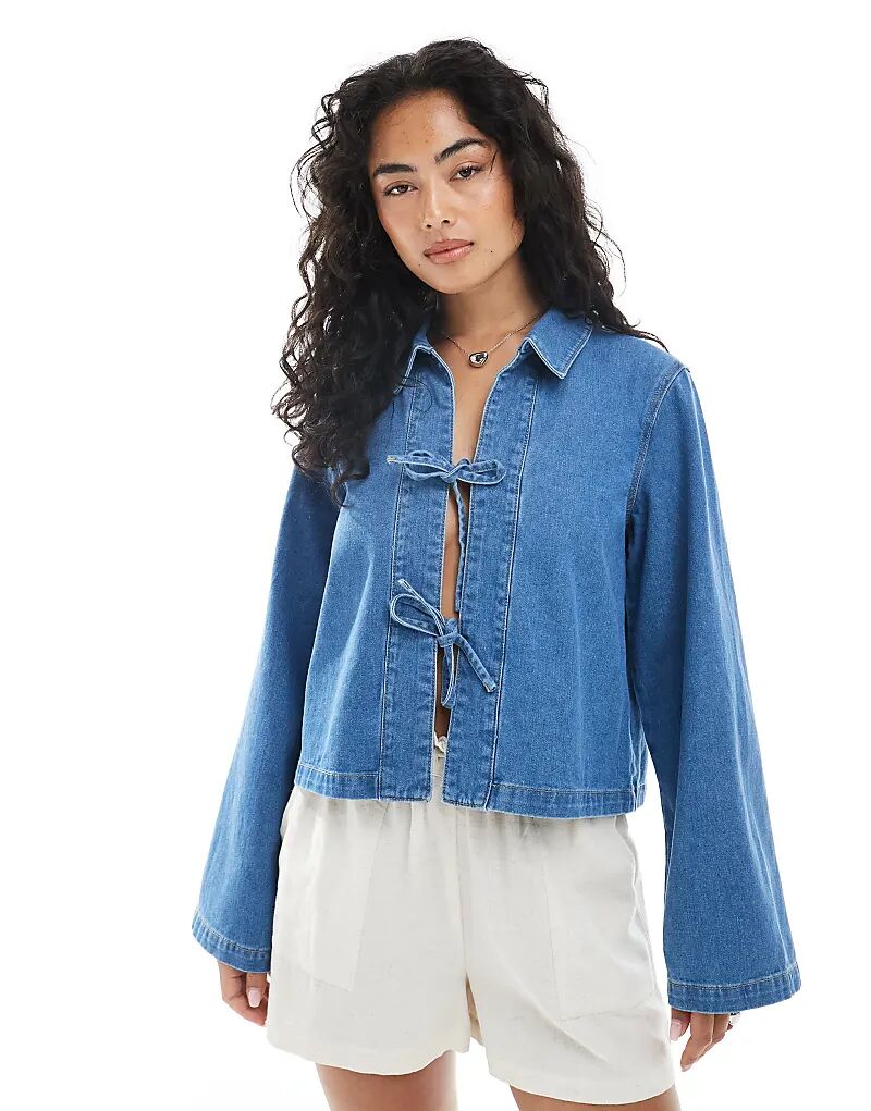 джинсовая куртка с завязками спереди светло-голубого цвета
джинсовая куртка с завязками спереди светло-голубого цвета