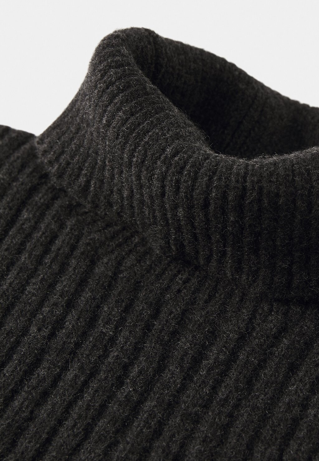 Шарф UNISEX Holzweiler, темно-серый
Шарф UNISEX Holzweiler, темно-серый