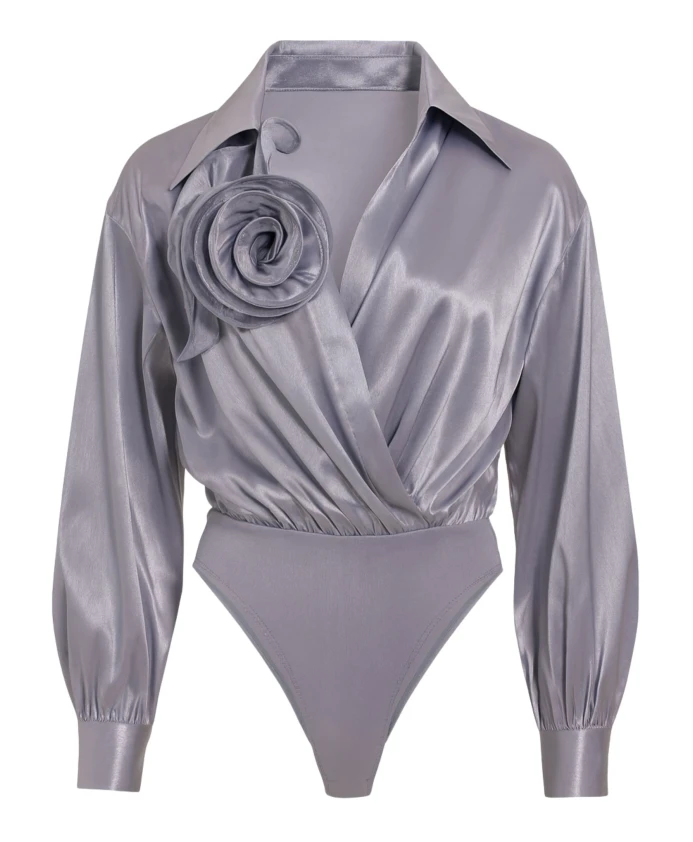 Блузка из атласа с перекрещенными нитями и брошью в виде цветка. Babylon, фиолетовый
Блузка из атласа с перекрещенными нитями и брошью в виде цветка. Babylon, фиолетовый