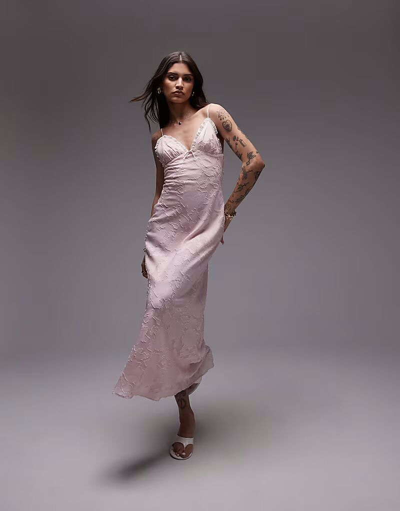 Платье мидакси Nia Camille с флоком в нежно-розовом цвете
Платье мидакси Nia Camille с флоком в нежно-розовом цвете