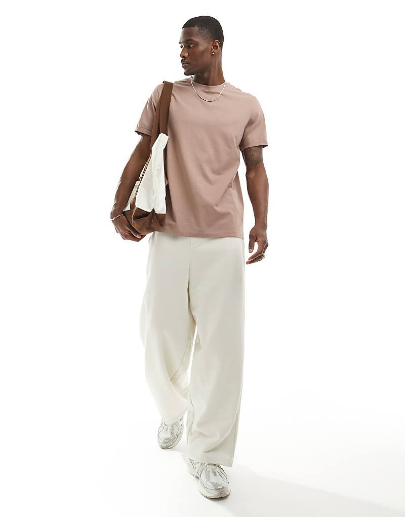 ASOS DESIGN – Essentials – коричневая футболка с закатанным воротником и круглым вырезом
ASOS DESIGN – Essentials – коричневая футболка с закатанным воротником и круглым вырезом