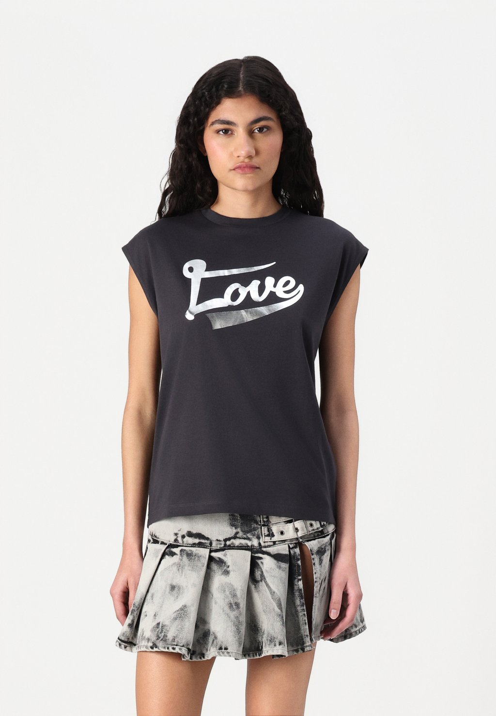 Футболка с принтом NMIDA FOIL O NECK Noisy May, серый
Футболка с принтом NMIDA FOIL O NECK Noisy May, серый