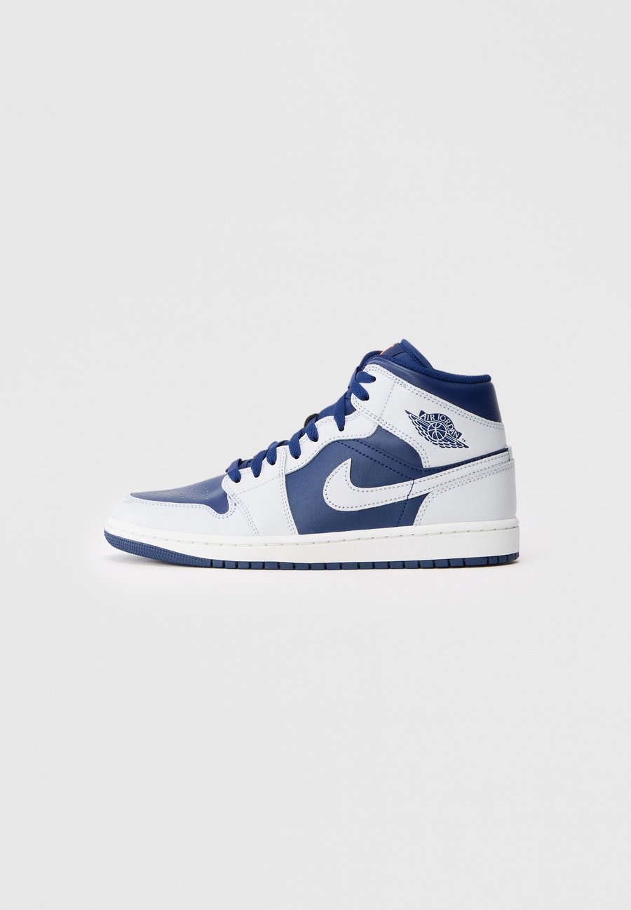 Кроссовки Jordan AIR JORDAN 1 MID, Blue Void/Pure Platinum-Coloured/Summit White/Hot Lava/Photo Blue/Dark Blue
Кроссовки Jordan AIR JORDAN 1 MID, Blue Void/Pure Platinum-Coloured/Summit White/Hot Lava/Photo Blue/Dark Blue