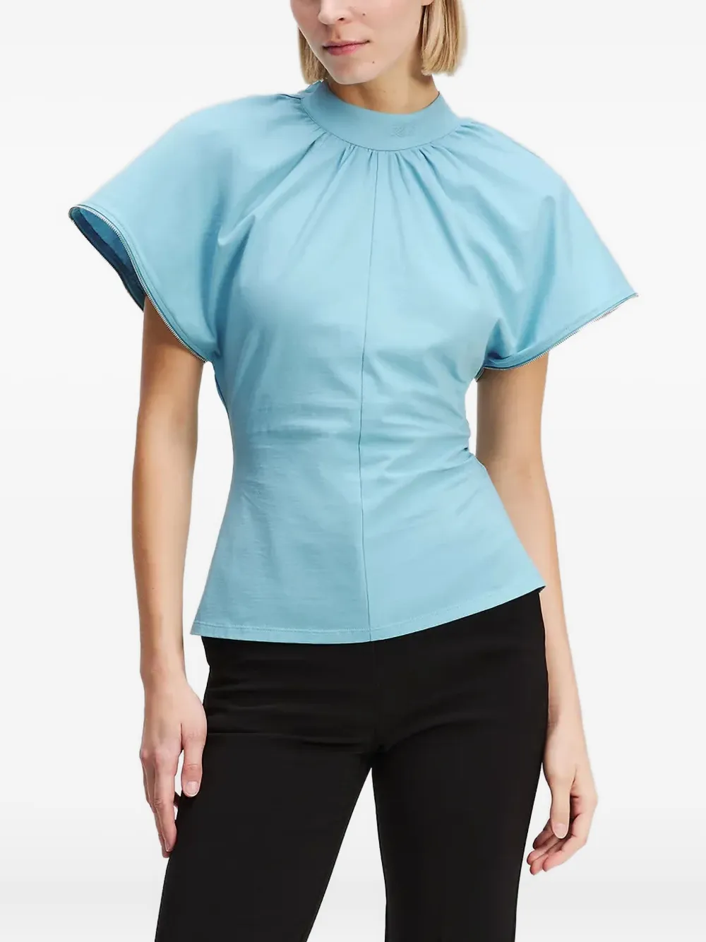 Блузка с высоким воротом и расклешенными рукавами KARL LAGERFELD, синий
Блузка с высоким воротом и расклешенными рукавами KARL LAGERFELD, синий