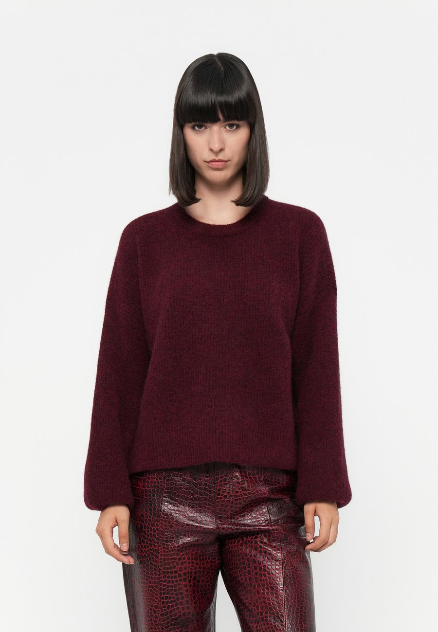Джемпер Gestuz ALPHA SLIT PULLOVER, Blood Red/Dark Red
Джемпер Gestuz ALPHA SLIT PULLOVER, Blood Red/Dark Red
