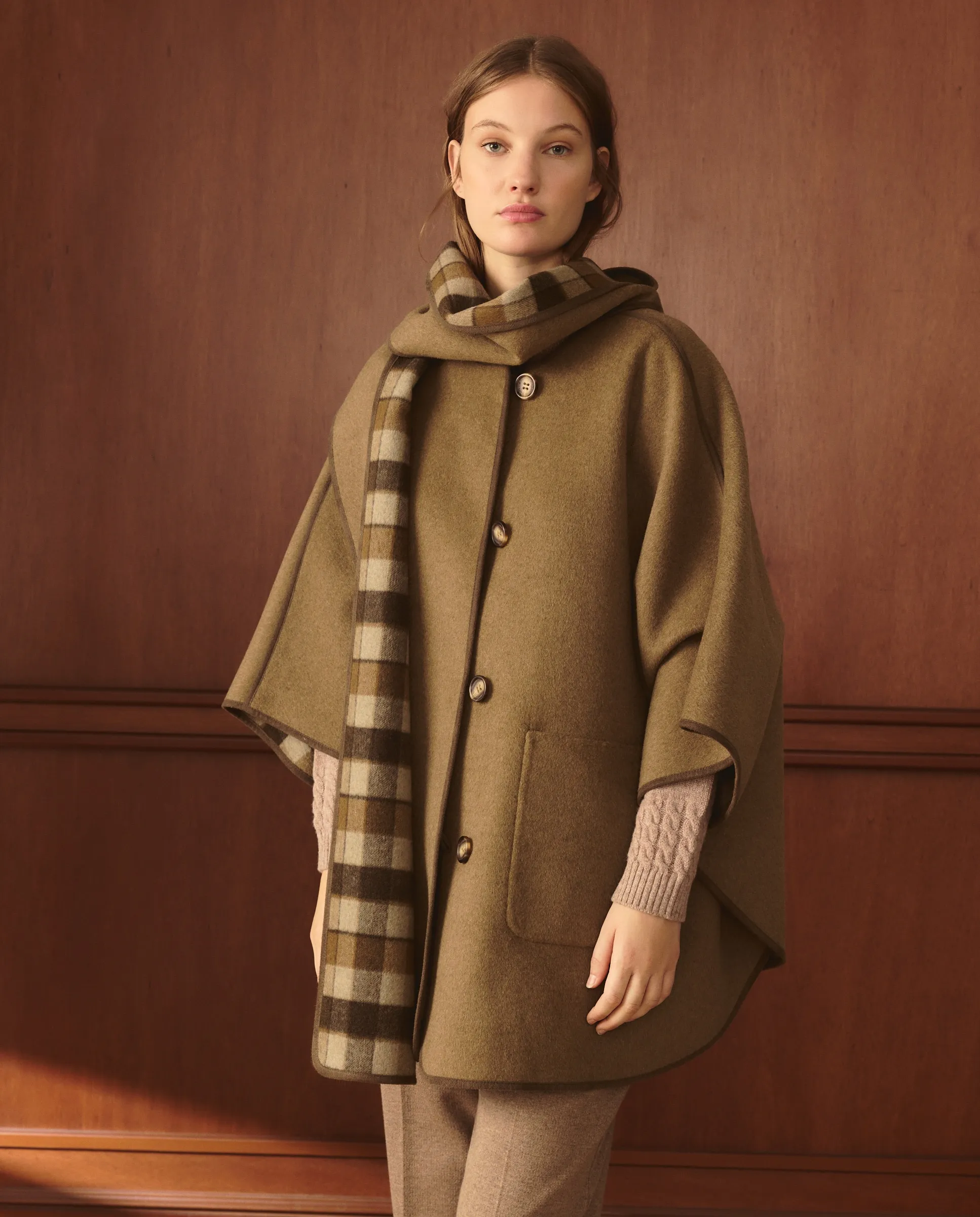 Женская двусторонняя шерстяная накидка Lloyd's, светло-зеленый
Женская двусторонняя шерстяная накидка Lloyd's, светло-зеленый