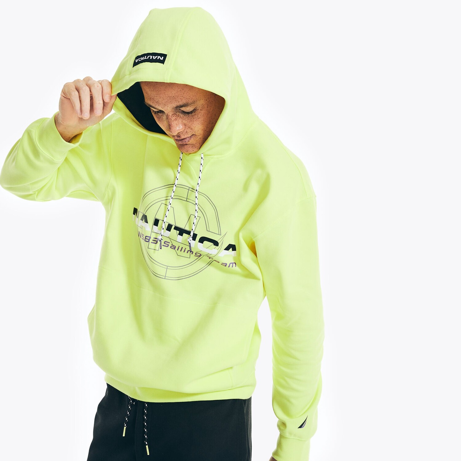 Мужской пуловер с капюшоном Nautica Sailing Team, цвет Lemon Tonic 12-0645Tn
Мужской пуловер с капюшоном Nautica Sailing Team, цвет Lemon Tonic 12-0645Tn