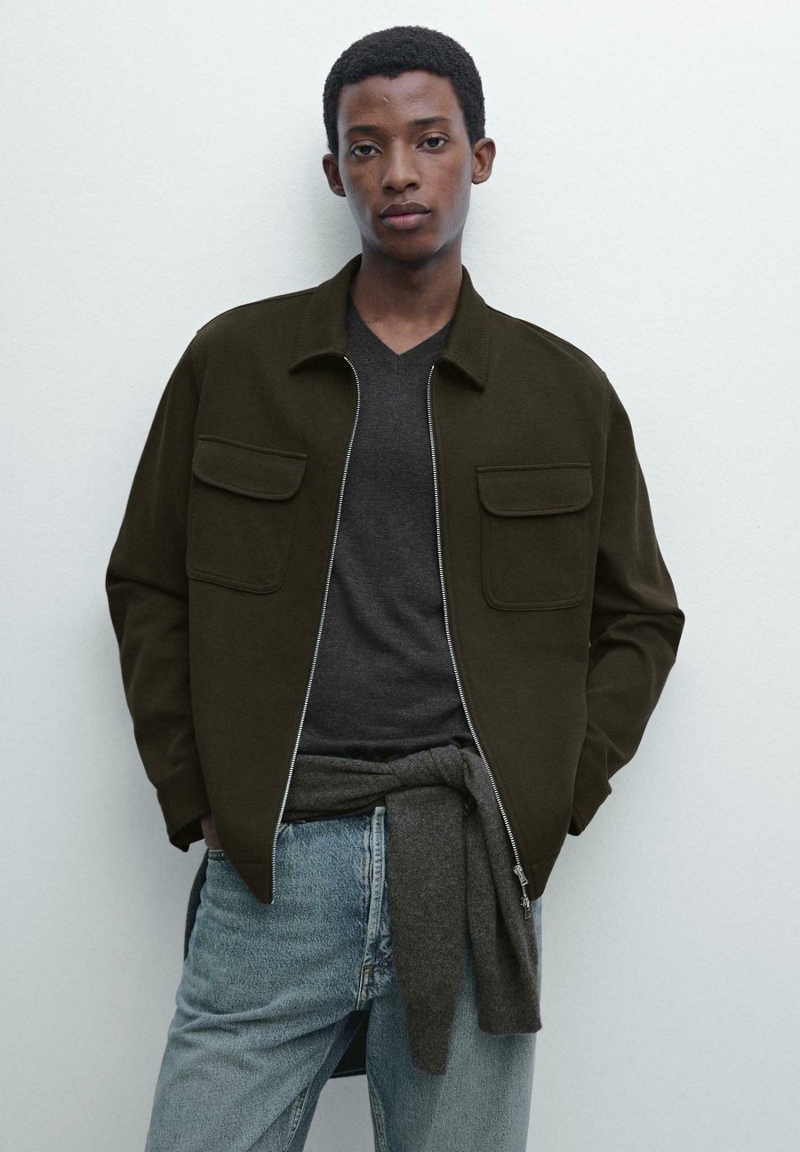 Куртка Massimo Dutti BLEND WITH POCKETS, Dark Grey
Куртка Massimo Dutti BLEND WITH POCKETS, Dark Grey