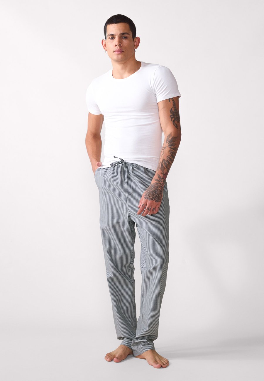 Пижамные брюки Pier One 2 PACK, Black/White/Black
Пижамные брюки Pier One 2 PACK, Black/White/Black