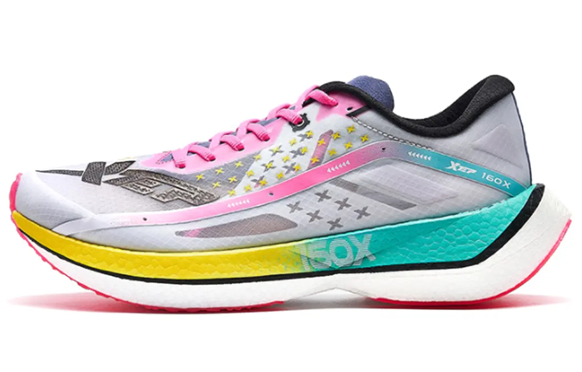 Кроссовки женские 160X 2.0 с низким верхом, белые/красные Xtep
Кроссовки женские 160X 2.0 с низким верхом, белые/красные Xtep