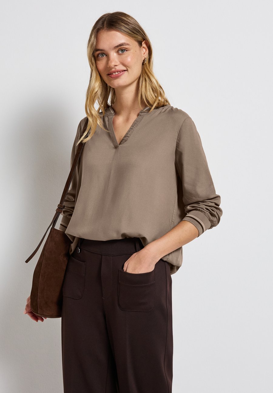 Блуза Street One SPLIT NECK MIT TAPE, Braun/Brown
Блуза Street One SPLIT NECK MIT TAPE, Braun/Brown