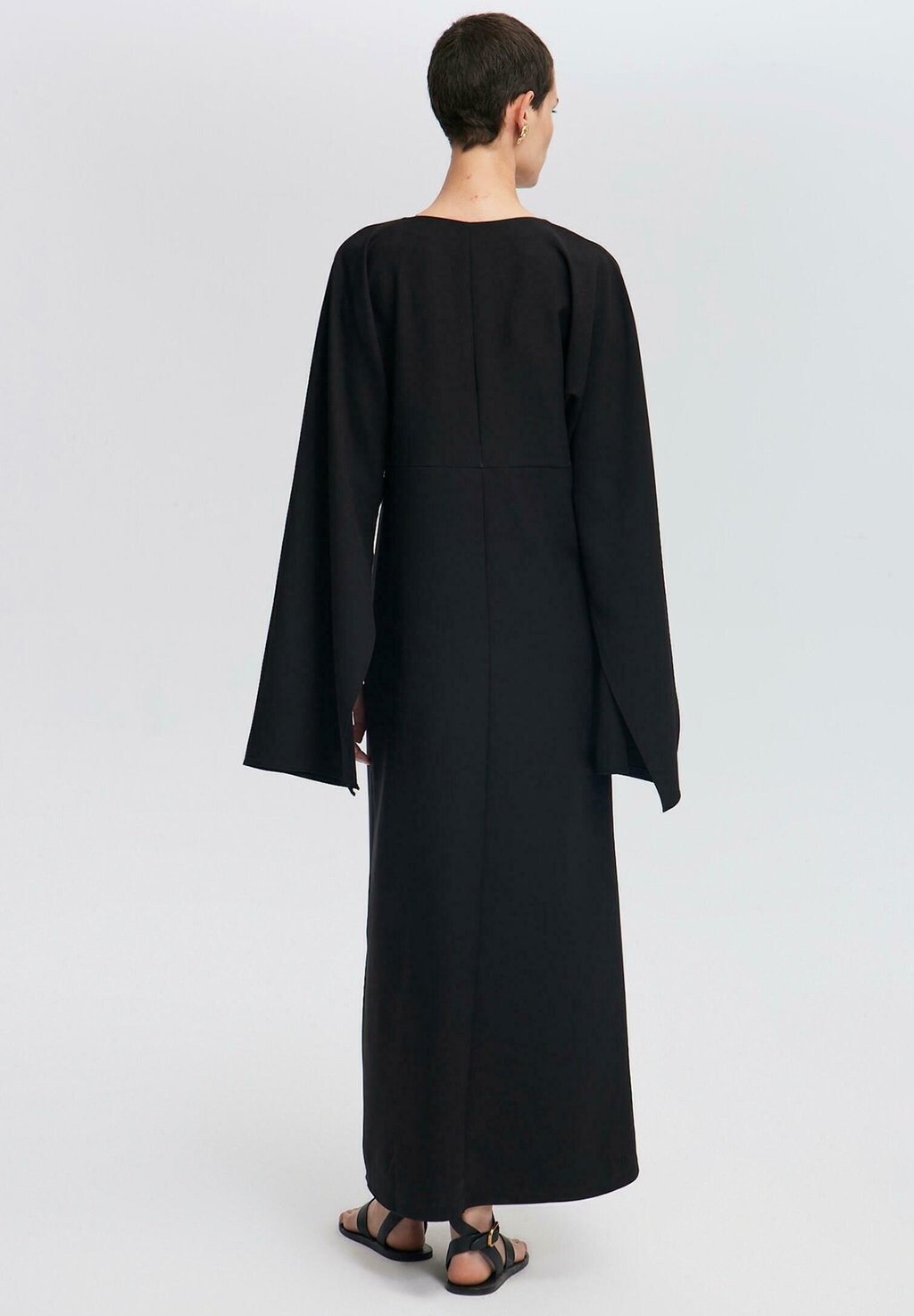 Платье макси Touché Privé, черный
Платье макси Touché Privé, черный