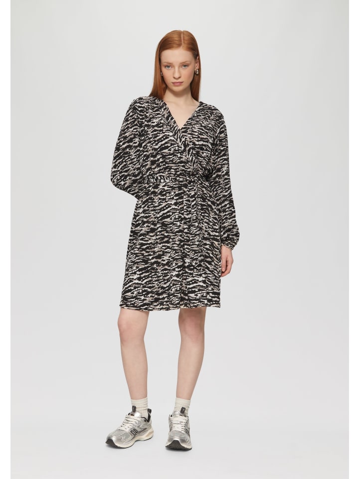 Короткое платье QS, цвет mehrfarbig-schwarz 
Короткое платье QS, цвет mehrfarbig-schwarz