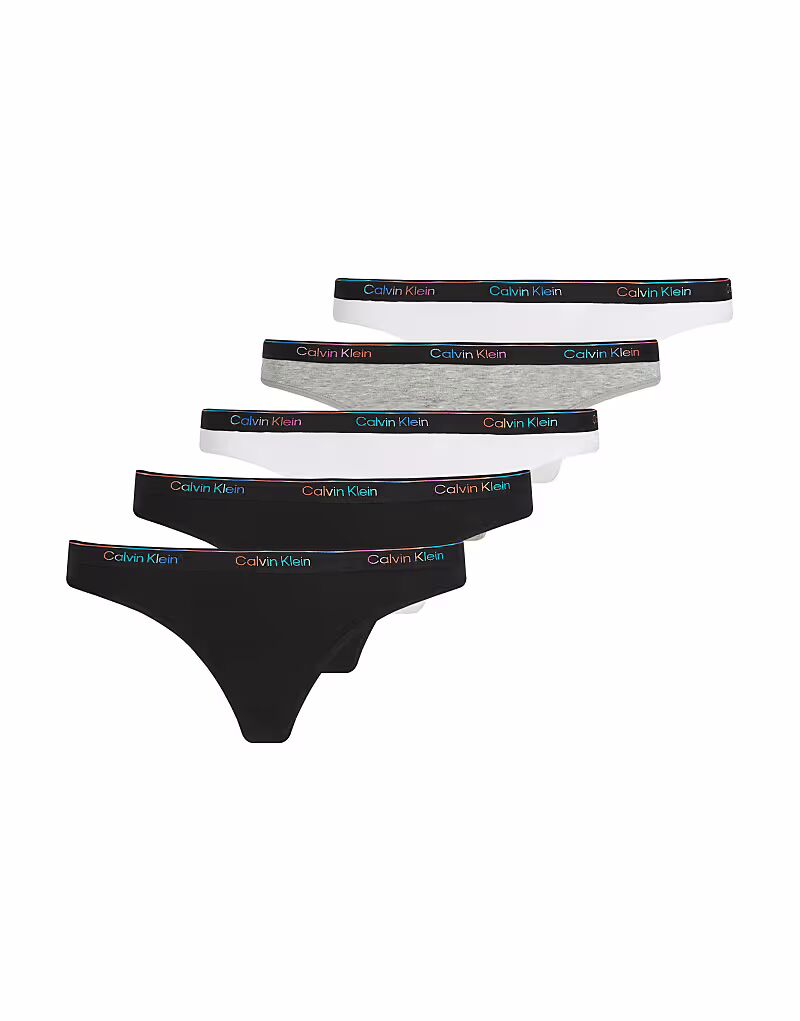 Комплект из 5 пар трусиков-стрингов Calvin Klein Modern Logo черного/белого/серого цветов
Комплект из 5 пар трусиков-стрингов Calvin Klein Modern Logo черного/белого/серого цветов