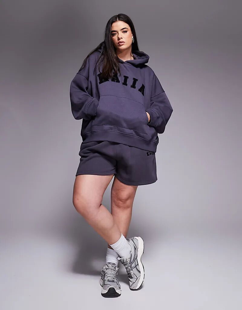 Темно-серые спортивные шорты Kaiia Plus
Темно-серые спортивные шорты Kaiia Plus