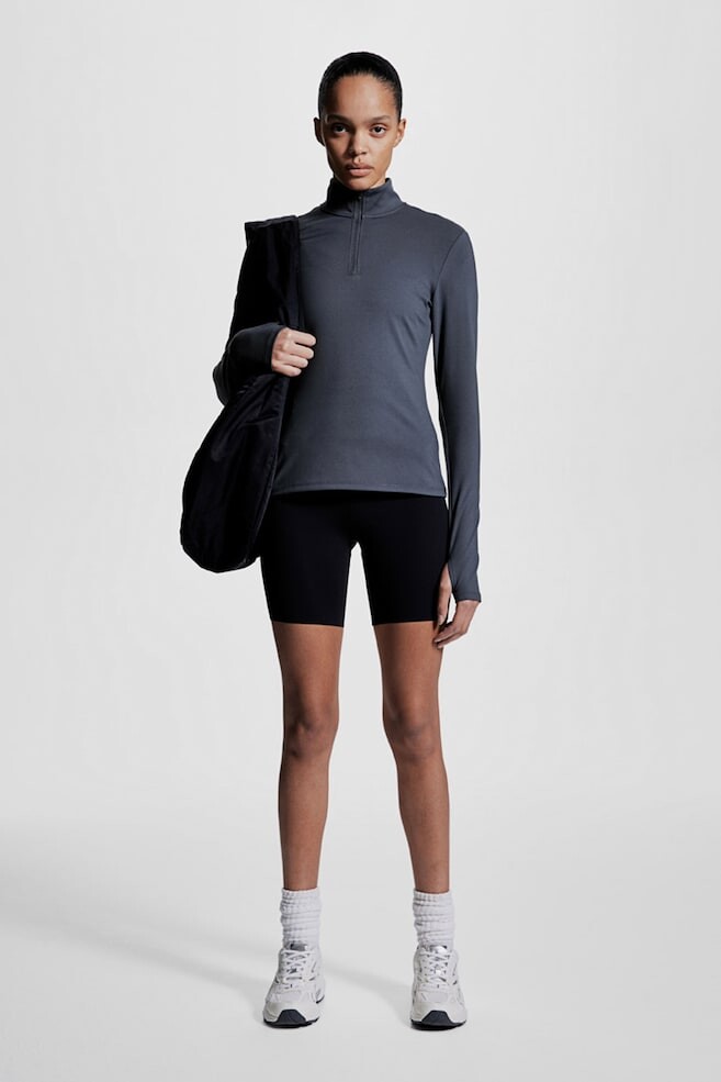 Спортивная рубашка из софтмува H&M, серый
Спортивная рубашка из софтмува H&M, серый