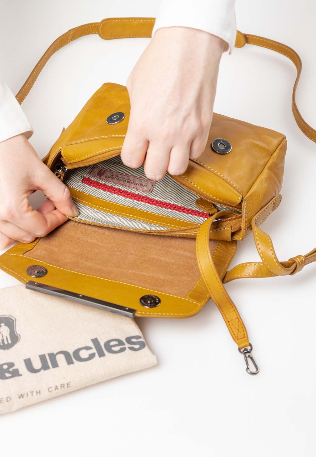 Сумка через плечо SCHULTER MRS. BAO BUN - Across body bag Aunts & Uncles, желтый
Сумка через плечо SCHULTER MRS. BAO BUN - Across body bag Aunts & Uncles, желтый