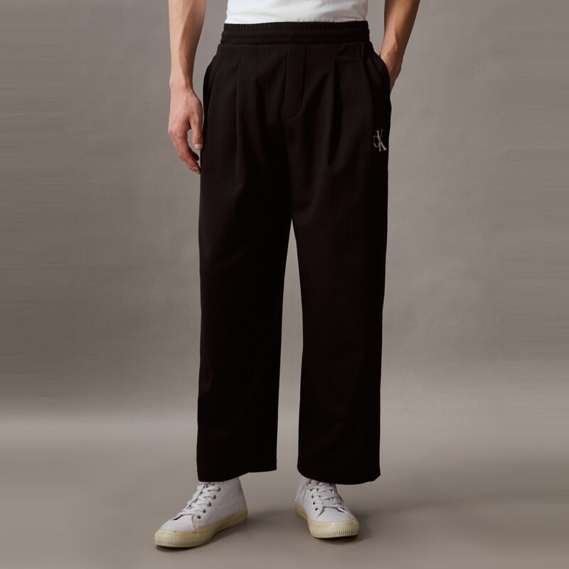 Брюки Calvin Klein Jeans со складками и эластичной резинкой на талии, черный
Брюки Calvin Klein Jeans со складками и эластичной резинкой на талии, черный