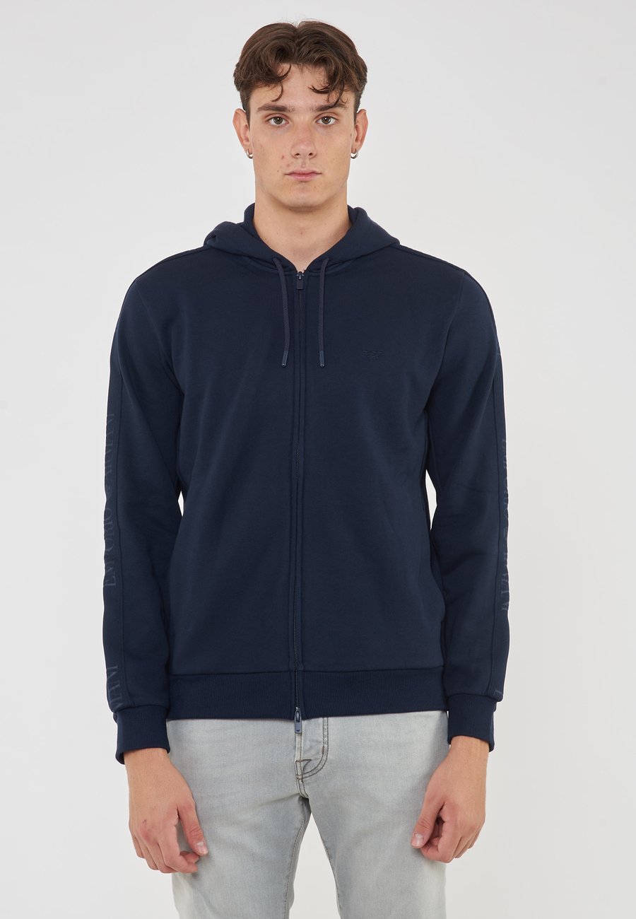 Толстовка Emporio Armani Zip-up sweatshirt, Armani Blue/Blue
Толстовка Emporio Armani Zip-up sweatshirt, Armani Blue/Blue