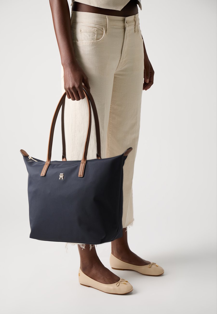 Сумка-шоппер Tommy Hilfiger POPETTE, Space Blue/Blue
Сумка-шоппер Tommy Hilfiger POPETTE, Space Blue/Blue