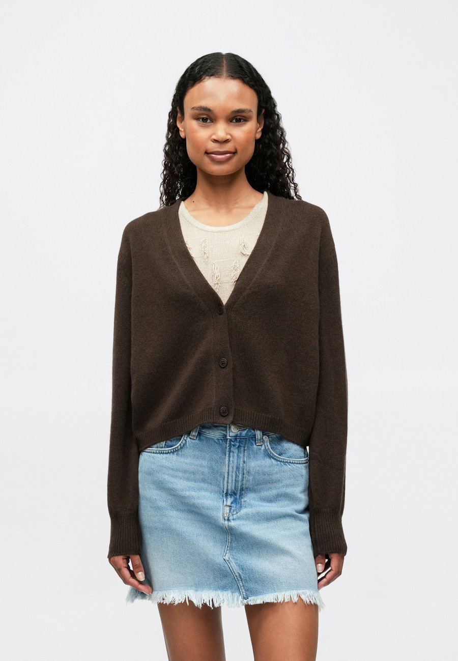 Кардиган FROM FUTURE Cardigan, Chocolat/Dark Brown
Кардиган FROM FUTURE Cardigan, Chocolat/Dark Brown