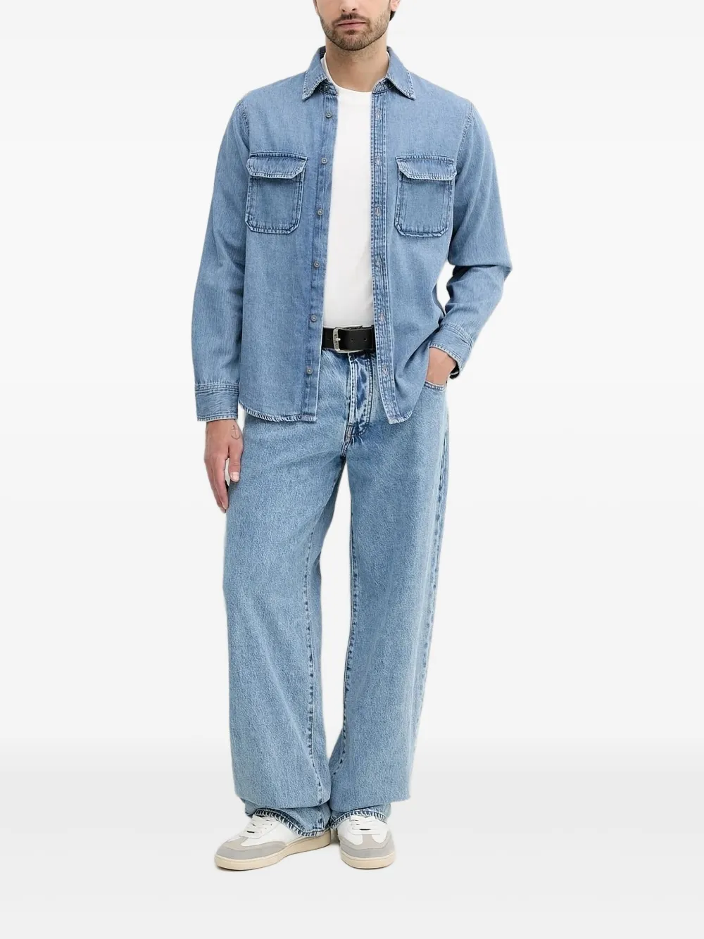 Широкие джинсы с нашивкой-логотипом Armani Exchange, синий
Широкие джинсы с нашивкой-логотипом Armani Exchange, синий