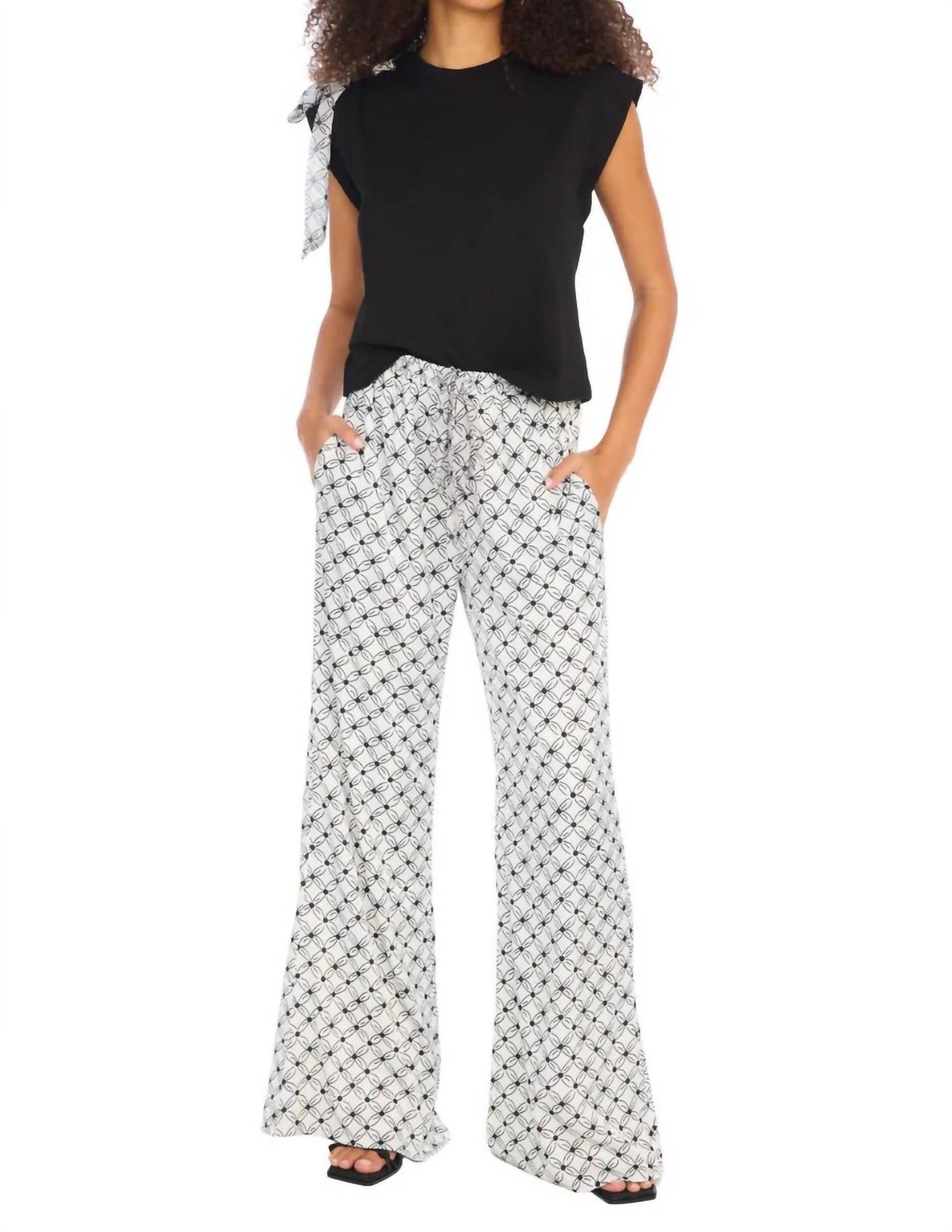 Селина Брюки в черную клетку ALLISON NEW YORK
Селина Брюки в черную клетку ALLISON NEW YORK