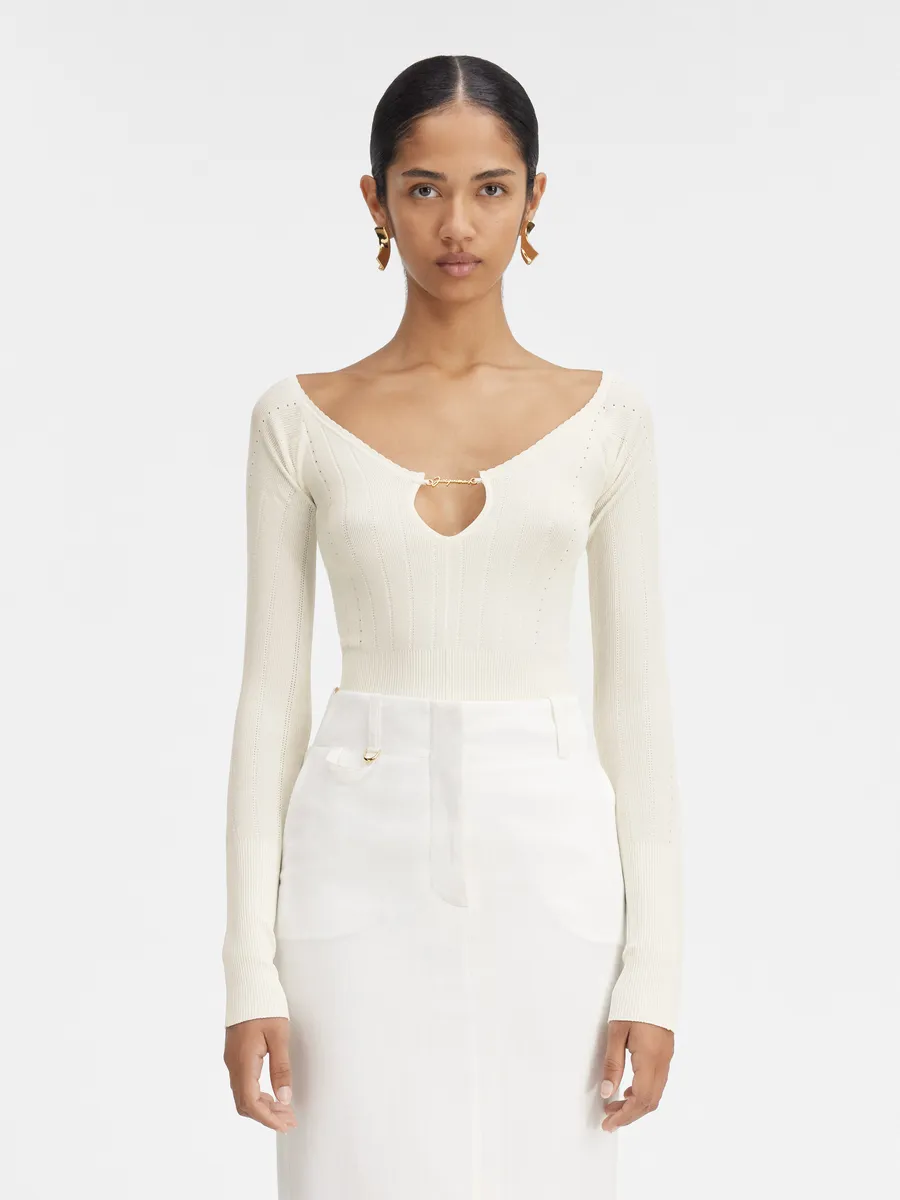 Топ с длинными рукавами и фестонами Ле Пралу Jacquemus, белый
Топ с длинными рукавами и фестонами Ле Пралу Jacquemus, белый