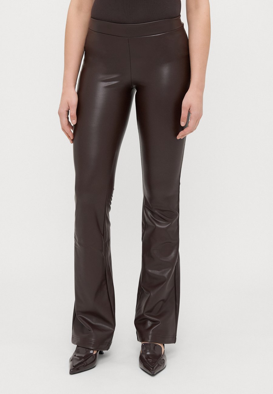 Брюки ONLY Tall ONLPAIGE FLARED, Black Coffee/Dark Brown
Брюки ONLY Tall ONLPAIGE FLARED, Black Coffee/Dark Brown