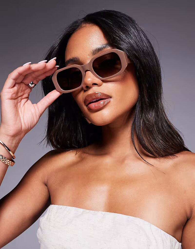 Quay представил прямоугольные солнцезащитные очки в цвете мокко-коричневого цвета Quay Australia
Quay представил прямоугольные солнцезащитные очки в цвете мокко-коричневого цвета Quay Australia