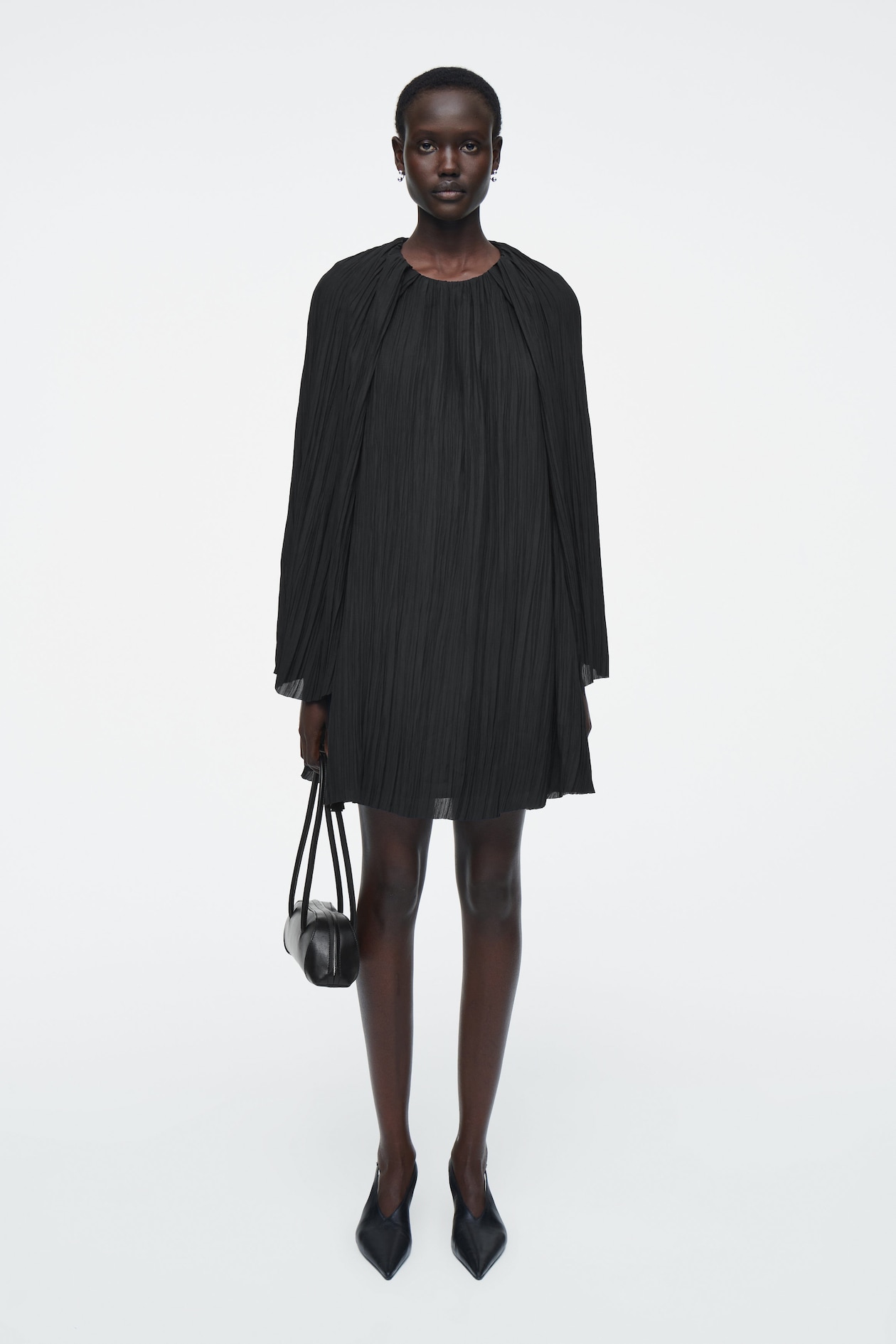 Плиссированное мини-платье COS, черный
Плиссированное мини-платье COS, черный