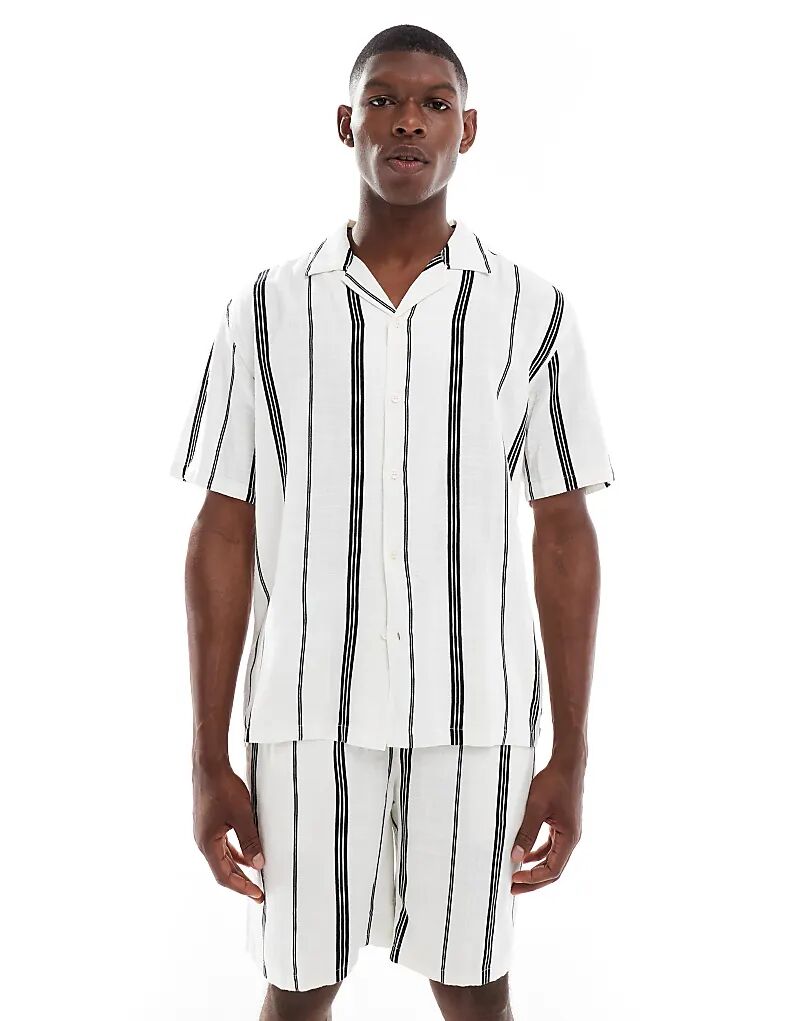 Комплект из рубашки ONLY & SONS в льняном стиле в однотонную полоску
Комплект из рубашки ONLY & SONS в льняном стиле в однотонную полоску
