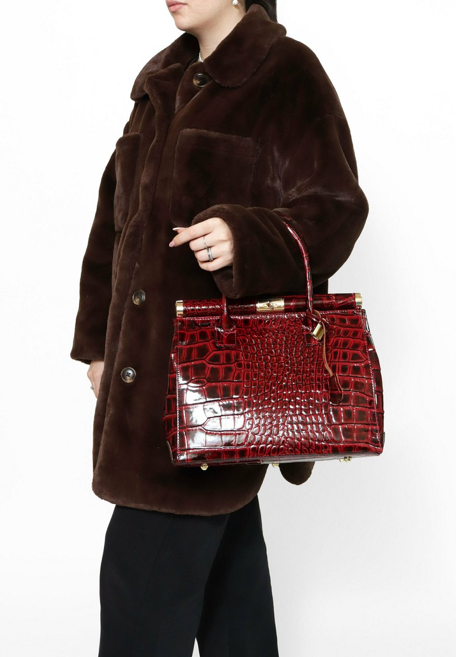 Сумка Chiara Ferretti Handbag, C Rosso Scuro/Dark Red
Сумка Chiara Ferretti Handbag, C Rosso Scuro/Dark Red