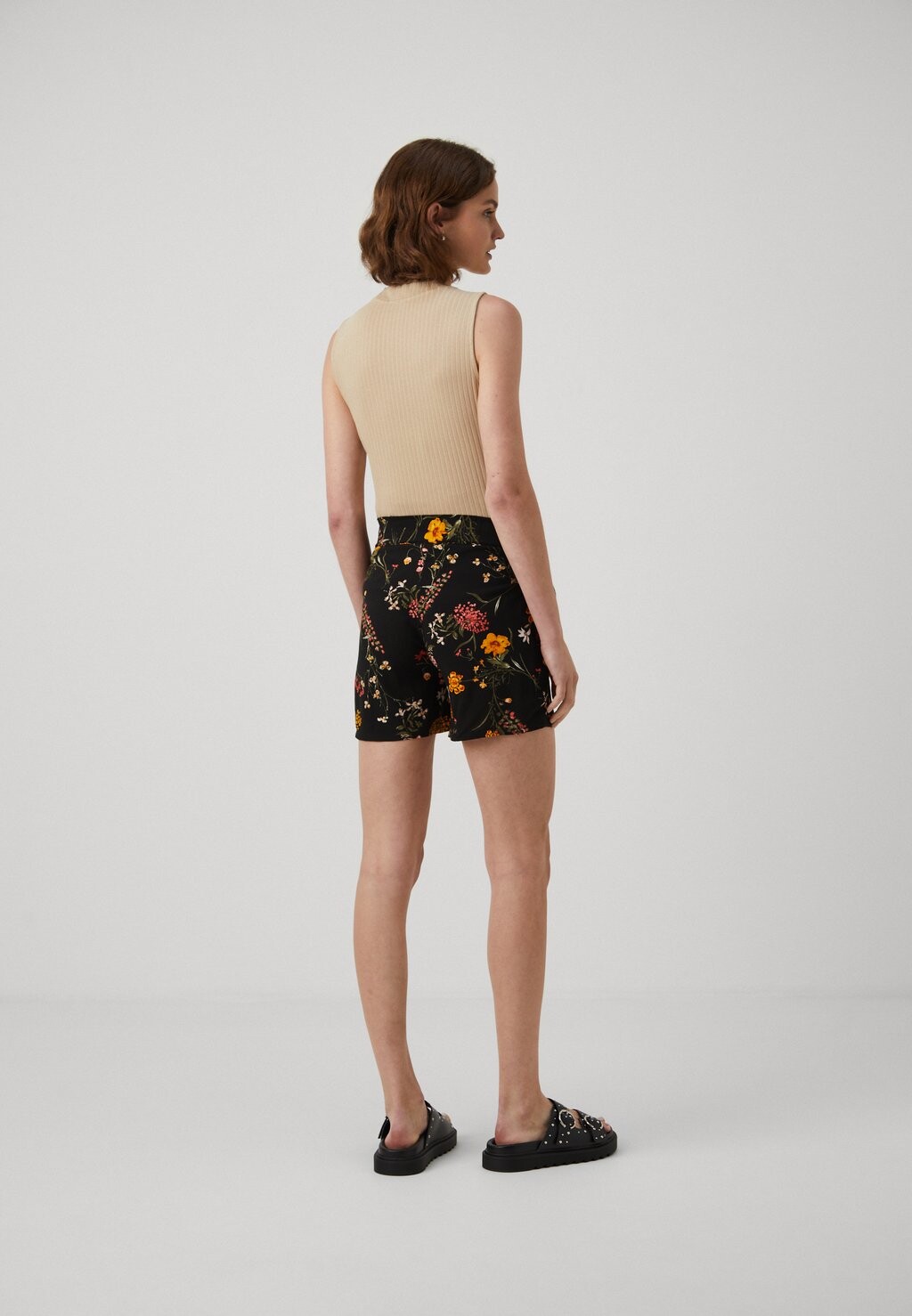 Шорты Vmmeasy Vero Moda, черный/викка
Шорты Vmmeasy Vero Moda, черный/викка