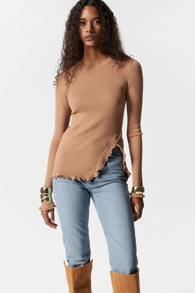 Топ с оборчатым разрезом & Other Stories, бежевый
Топ с оборчатым разрезом & Other Stories, бежевый