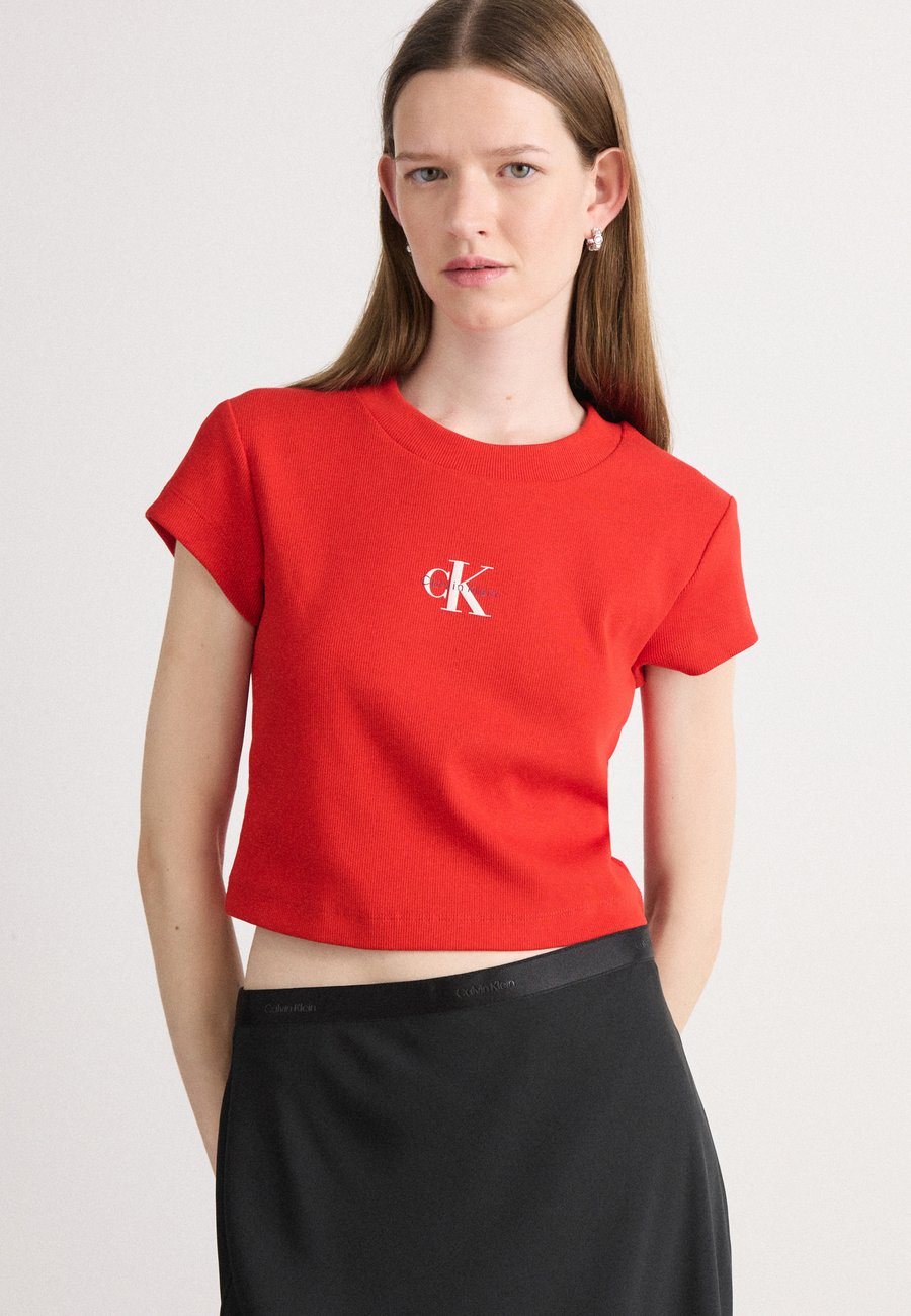 Футболка Calvin Klein Jeans MONOGRAM BABY TEE, Rush/Red, Красный, Футболка Calvin Klein Jeans MONOGRAM BABY TEE, Rush/Red
Футболка Calvin Klein Jeans MONOGRAM BABY TEE, Rush/Red, Красный, Футболка Calvin Klein Jeans MONOGRAM BABY TEE, Rush/Red