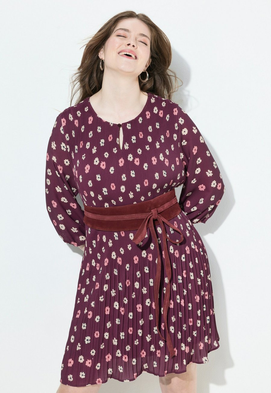 Ремень Ulla Popken ONE SIZE FITS ALL, Dark Claret/Berry
Ремень Ulla Popken ONE SIZE FITS ALL, Dark Claret/Berry