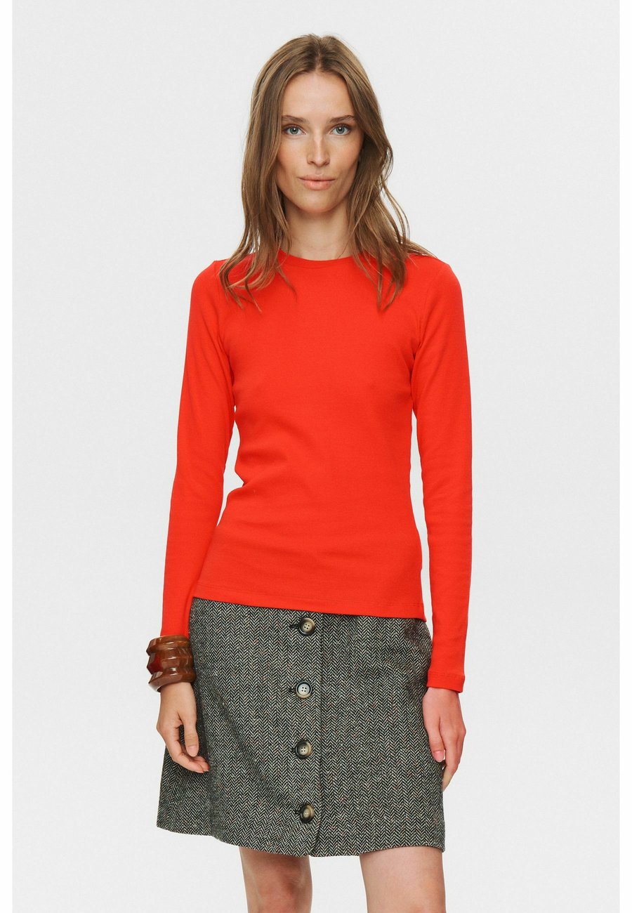 Топ Nümph NURILEY LS, Fiery Red/Red
Топ Nümph NURILEY LS, Fiery Red/Red