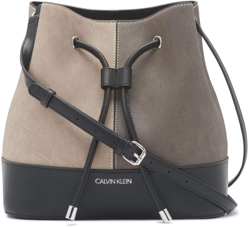 Женская сумка-ведро Gabrianna от Calvin Klein, Grey Combo
Женская сумка-ведро Gabrianna от Calvin Klein, Grey Combo