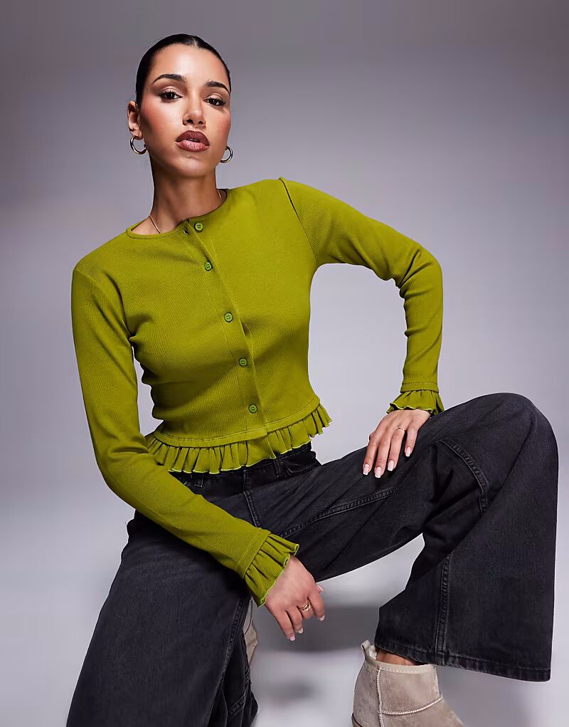 Мини-топ ASOS DESIGN в рубчик с застежкой на пуговицы и небольшой оборкой оливкового цвета
Мини-топ ASOS DESIGN в рубчик с застежкой на пуговицы и небольшой оборкой оливкового цвета