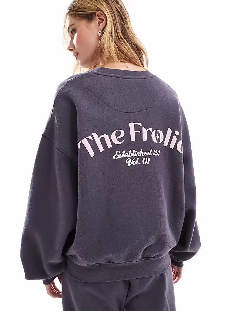 Эксклюзивный свитшот с логотипом Frolic x Bella Stovey в цвете «уголь»
Эксклюзивный свитшот с логотипом Frolic x Bella Stovey в цвете «уголь»